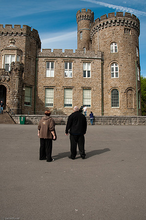 "Wow...it's so big" Linda & Ernie check out my old school